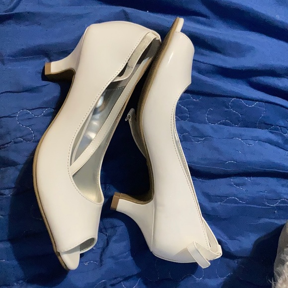 American eagle white heels - Picture 3 of 3